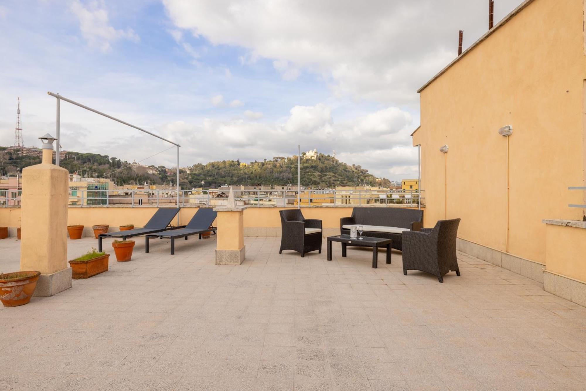 Top Floor Apt With Rooftop Terrace Near St. Peter Rome Exterior photo