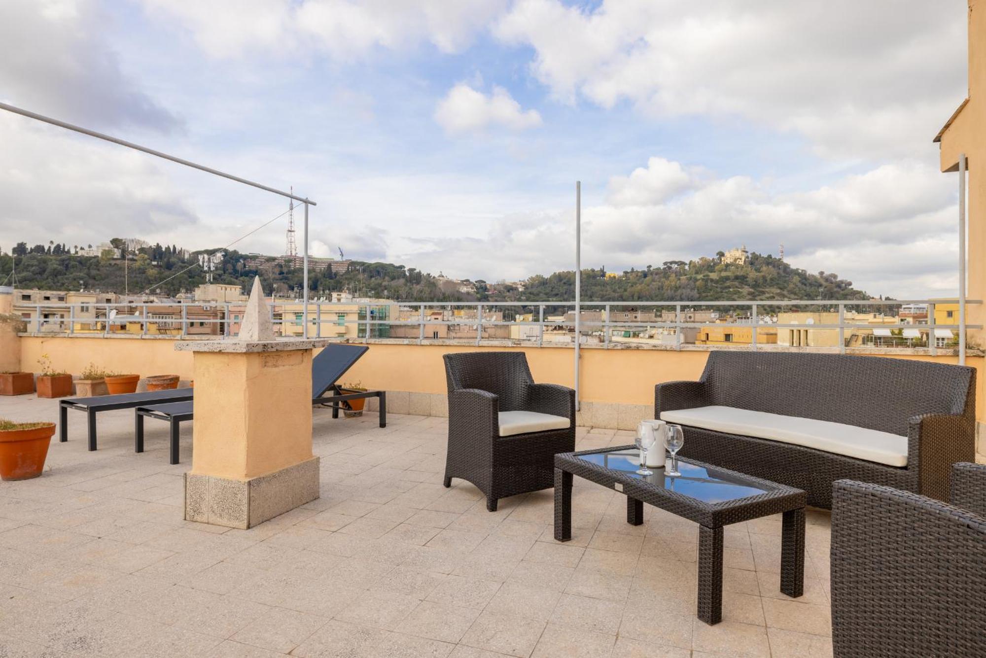 Top Floor Apt With Rooftop Terrace Near St. Peter Rome Exterior photo